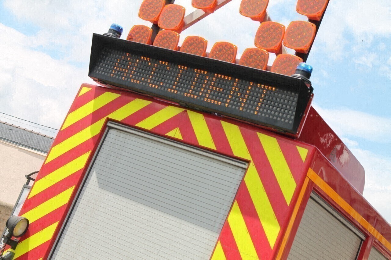 Voiture accidentée sur une route de Loire-Atlantique