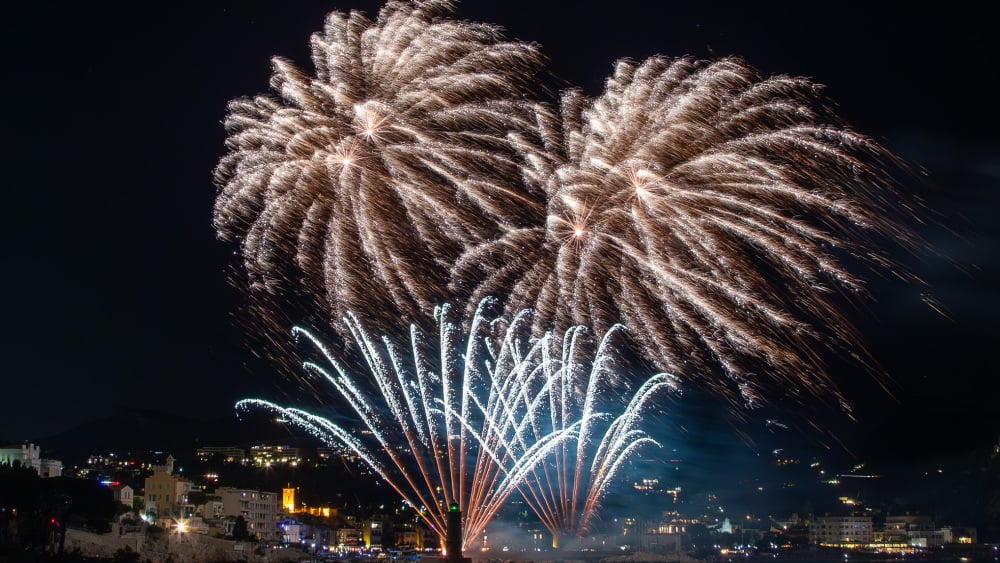 Feu d'artifice lors de la fête à Düsseldorf
