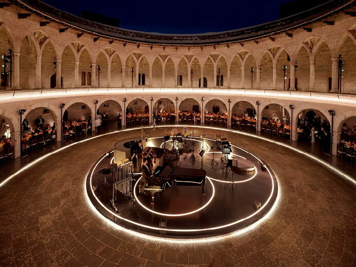 Le château de Bellver, à Majorque, écrin fortifié et majestueux pour Louis Vuitton.