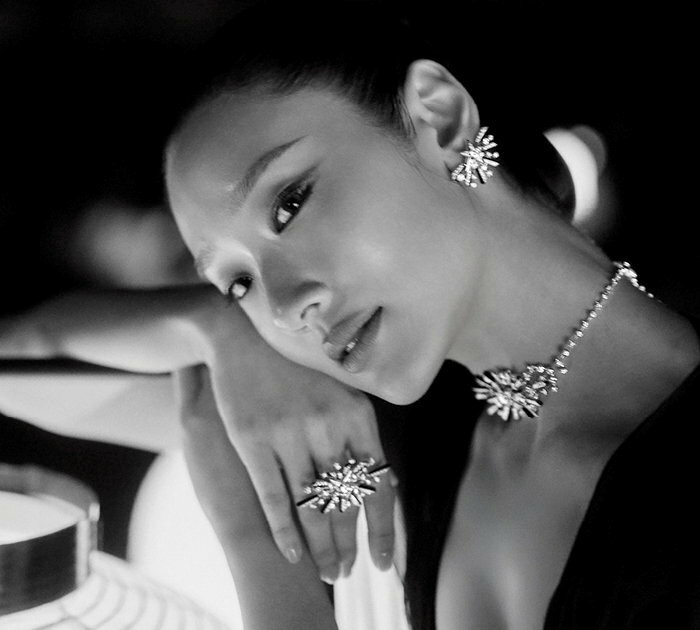 Peu explorés par Chanel, les chokers sont sur le devant de la scène.
