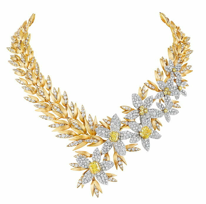 Le collier Avoine et étoile des champs de Chaumet marie en jaune et blanc l’or et le diamant.