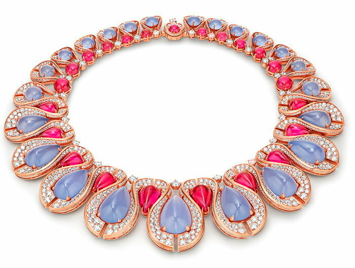 Quand Bulgari joue de la calcédoine et de nouvelles tailles de cabochons, striés d’une arête.