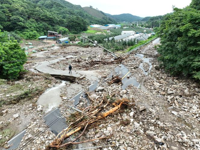 Les dégâts après les pluies torrentielles à Yesan (Corée du Sud), le 17 juillet 2025.