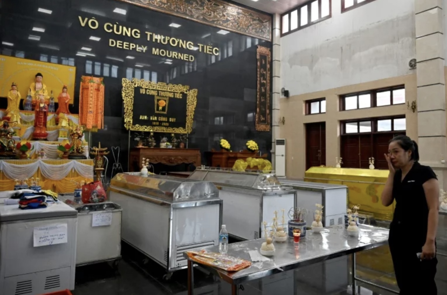 Le quai de la baie d'Halong, Vietnam, où attendent les proches des victimes