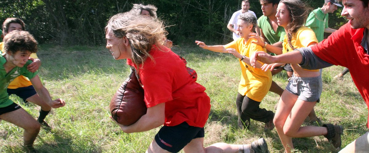 Participants lors d'une partie de soule à Lascazères