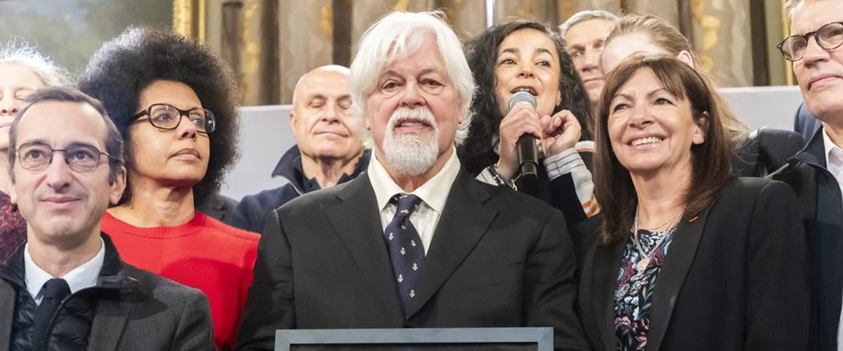 Paul Watson lors d'une manifestation pour la protection des baleines