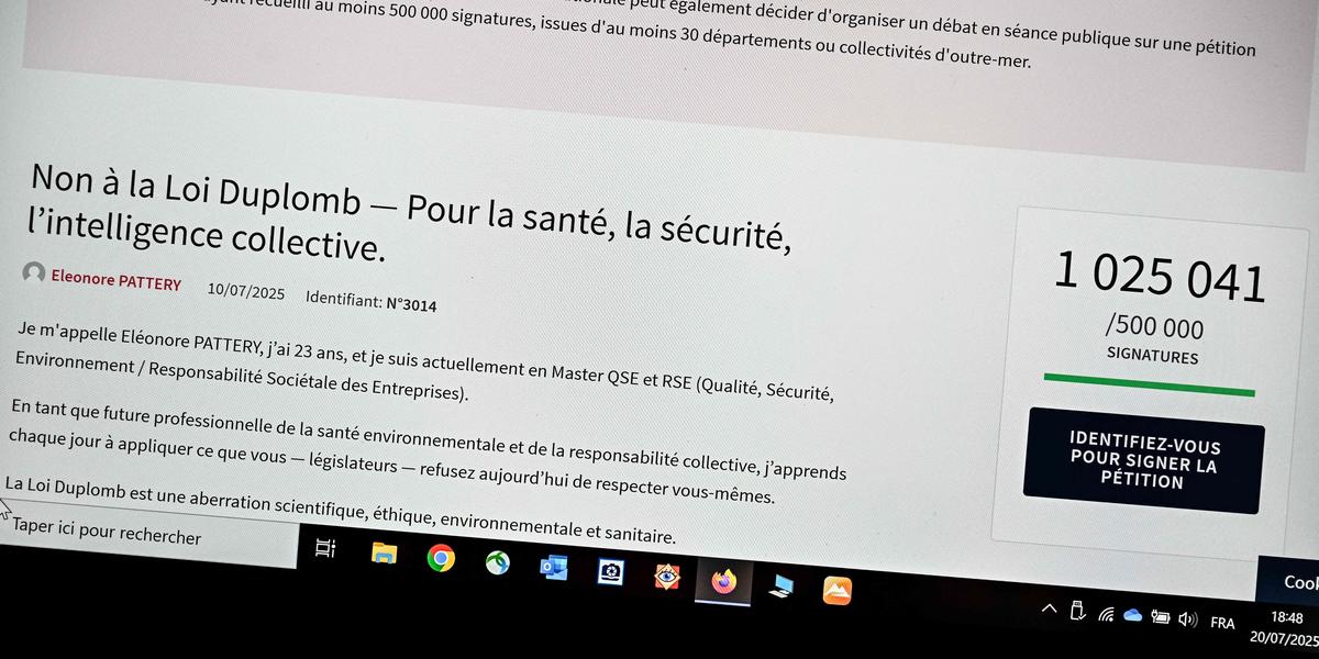 Manifestation contre la loi Duplomb à Paris