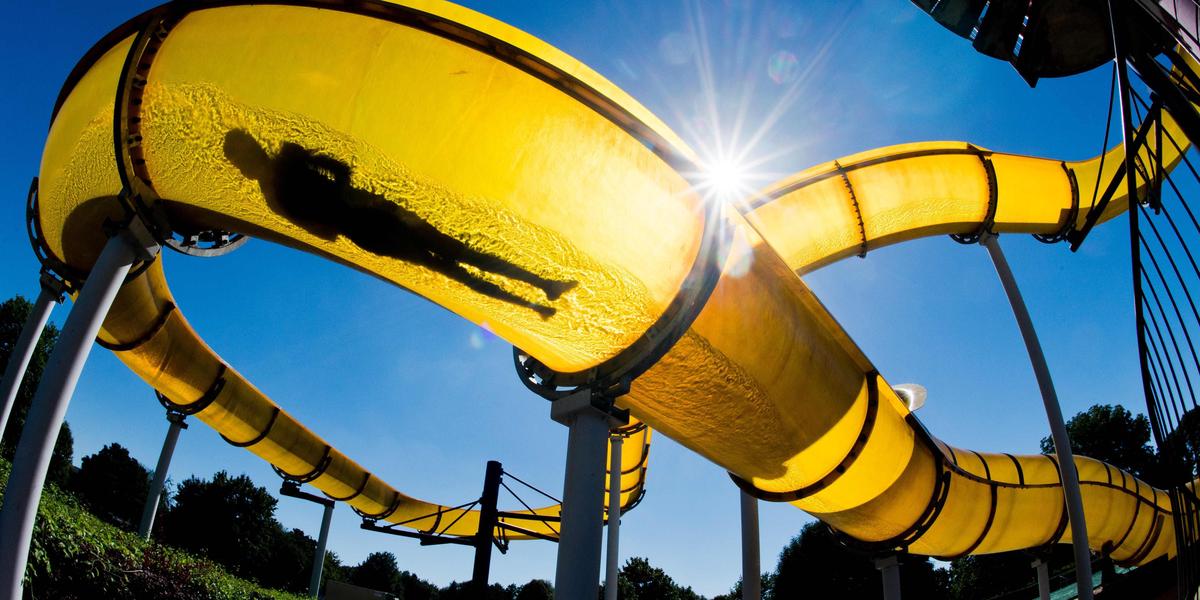 Toboggan aquatique dans un parc
