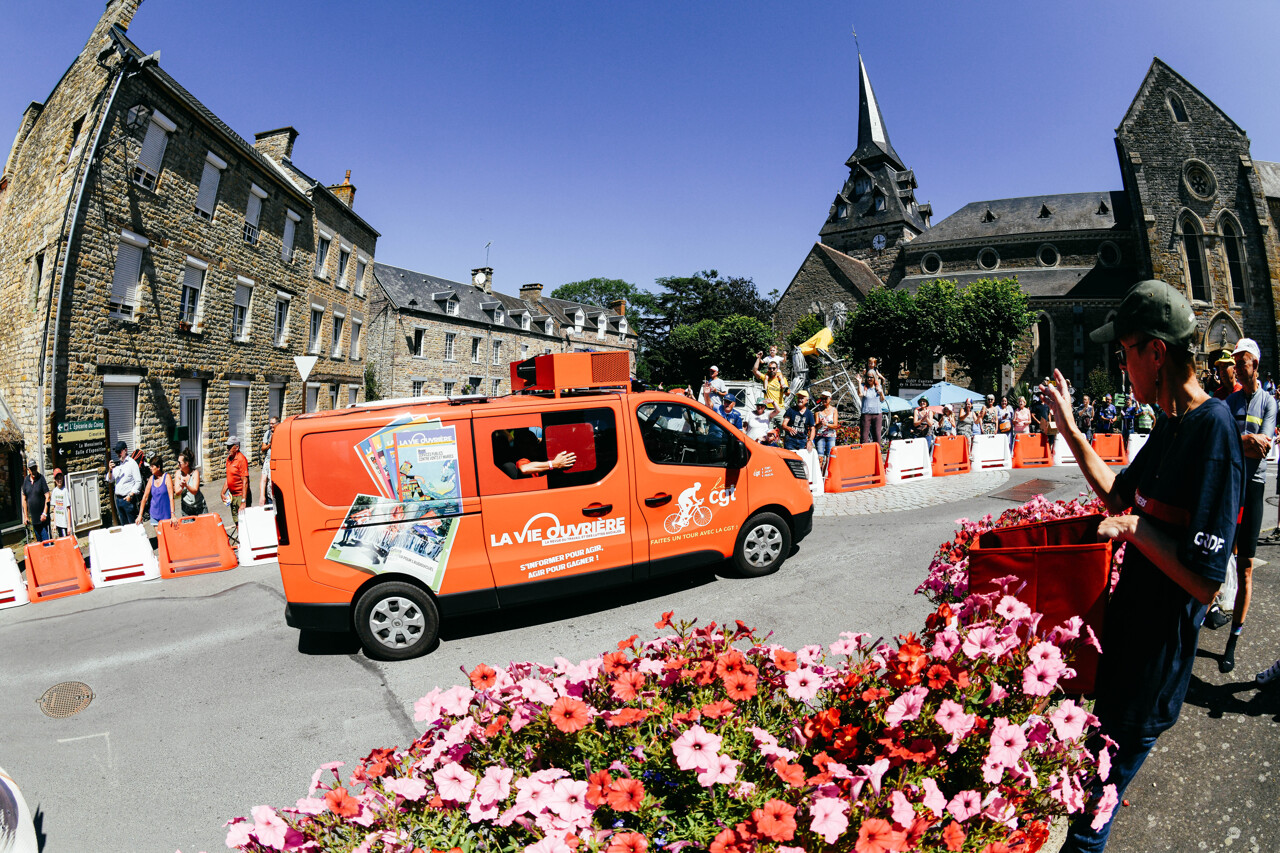 Caravane du Tour de France avec la présence de la CGT
