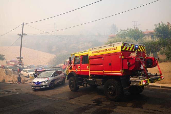 Un camion des marins-pompiers de Marseille à L’Estaque, près de Marseille, le 8 juillet 2025.