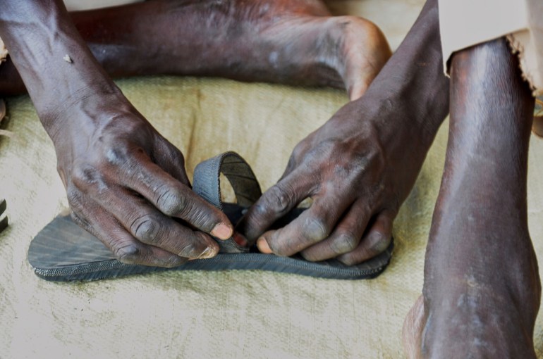 Chaussures simples, économiques et durables