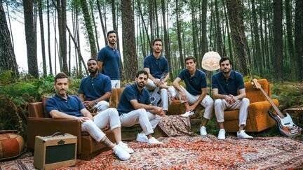 Le groupe Boulevards des airs lors du tournage du clip officiel de 'Je rentre à la maison'.