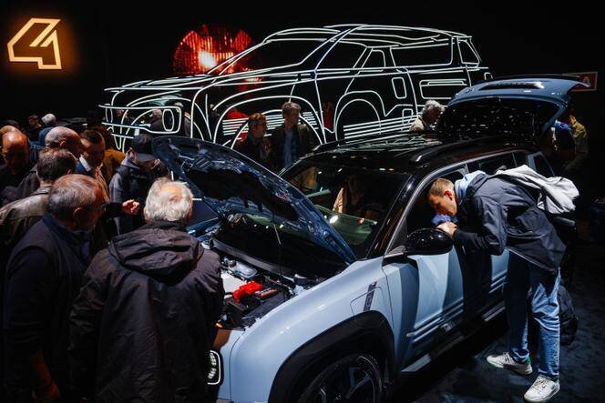 Présentation de la voiture électrique Renault R4 au Mondial de l’automobile de Paris, le 15 octobre 2024.