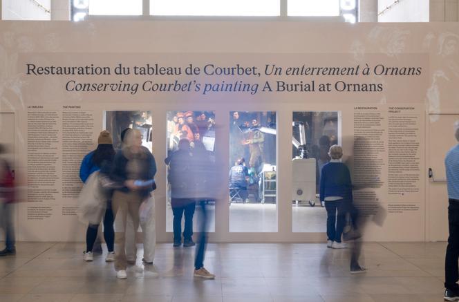 Restauration du tableau « Un enterrement à Ornans » (1849-1850), de Gustave Courbet, au Musée d’Orsay, à Paris, en juin 2025.
