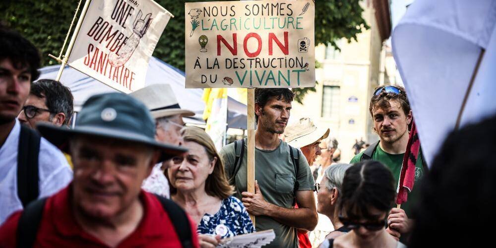 Manifestation à l’appel de la la Confédération paysanne pour dénoncer le passage en force de la loi Duplomb, à proximité du Sénat, le 30 juin 2025. - THOMAS PADILLA/MAXPPP