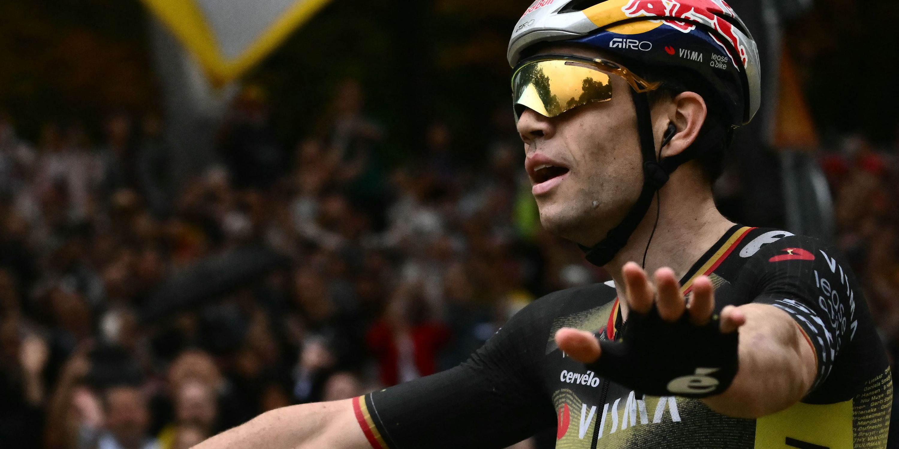 Wout van Aert en pleine montée lors du Tour de France 2025