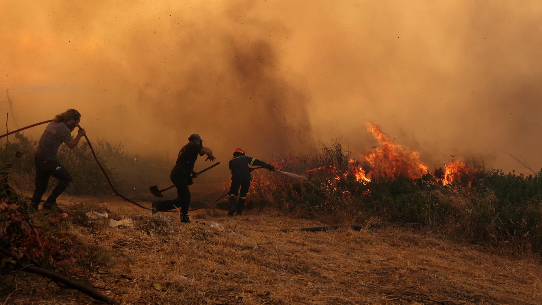 Incendies en Grèce, efforts de lutte contre les flammes