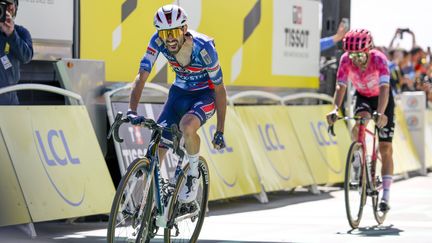 Valentin Paret-Peintre passe la ligne d'arrivée en tête sur la 16e étape du Tour de France, au mont Ventoux, le 22 juillet 2025. (SIPA)