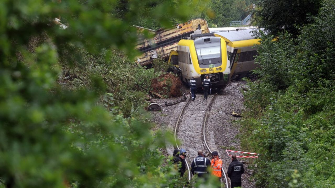 Trains déraillés en Allemagne suite à un glissement de terrain