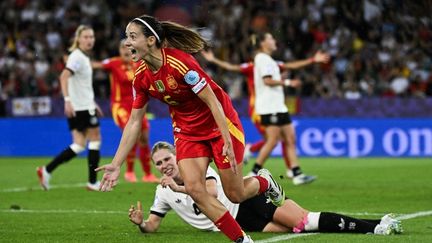 Aitana Bonmati célèbre son but contre l'Allemagne en demi-finales de l'Euro, le 23 juillet 2025 à Zurich. (MIGUEL MEDINA / AFP)