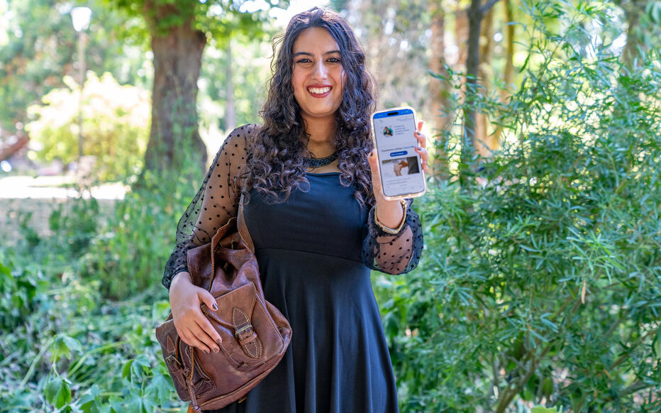Nora, étudiante gagnant de l'argent en transportant des colis