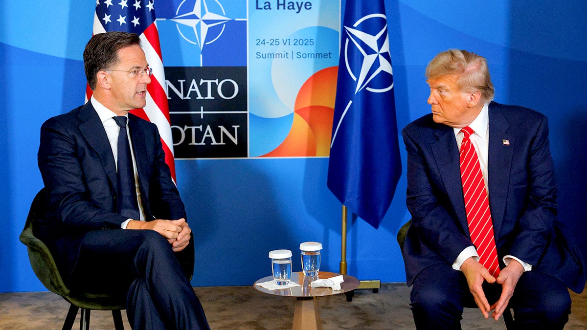Donald Trump rencontre le secrétaire général de l'OTAN Mark Rutte lors d'un sommet