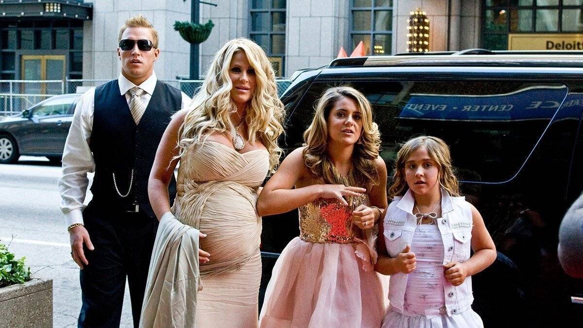 Kim Zolciak et Kroy Biermann lors d'une baby shower