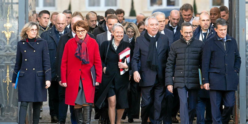 L'ensemble du gouvernement de François Bayrou à la sortie du ministère de l'Intérieur, le 3 janvier 2025.