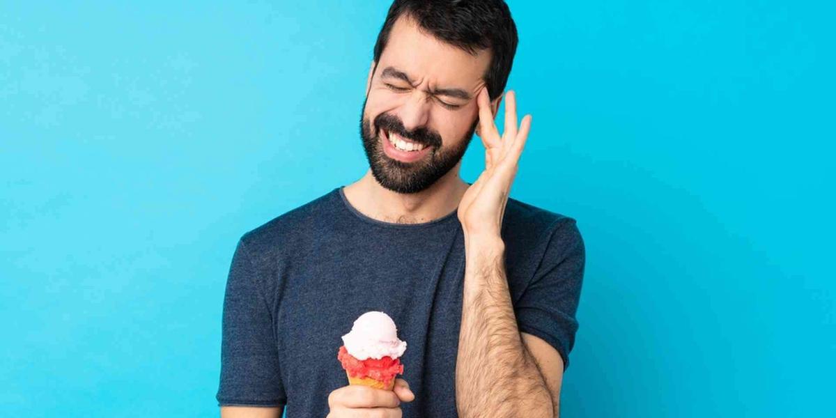 Image illustrant un enfant dégustant une glace en été