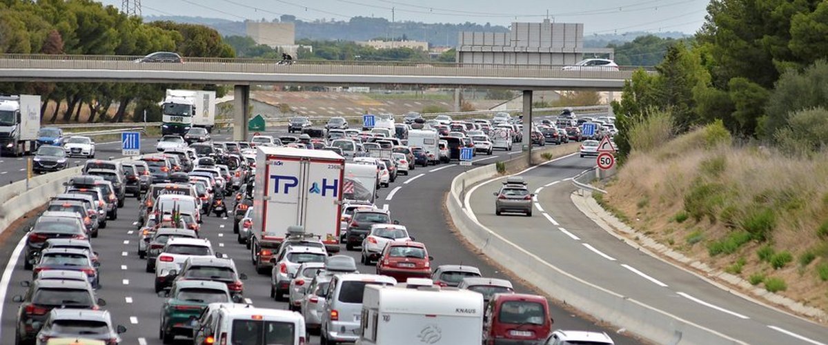 Bouchons sur l'autoroute lors d'un grand week-end d'été en France