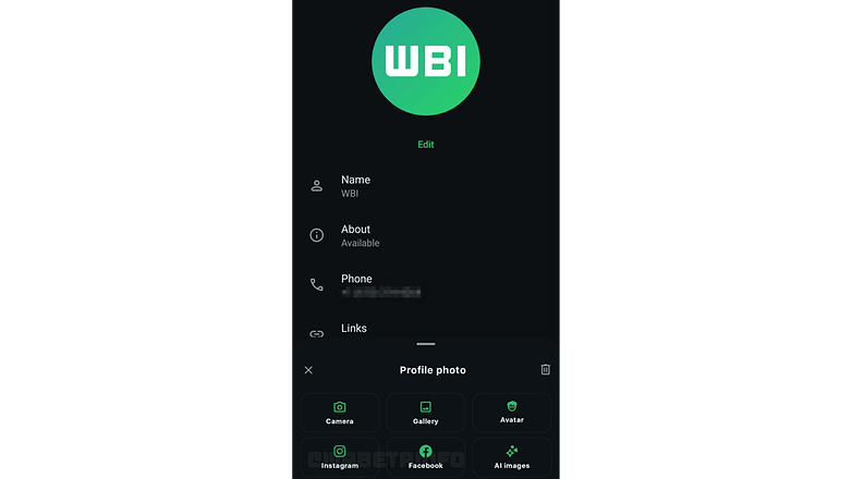 Écran de profil WhatsApp montrant le nom 'WBI', le statut 'Disponible' et des options pour la photo de profil.
