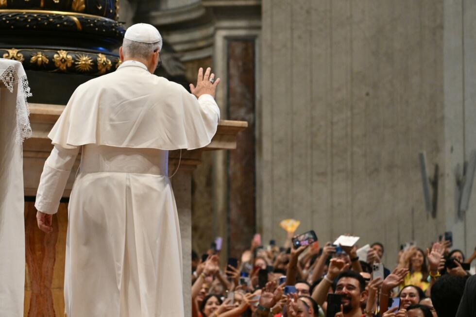 Le pape Léon XIV rencontre des fidèles au Vatican le 29 juillet 2025