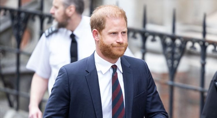 le prince harry tombe peu a peu dans loubli