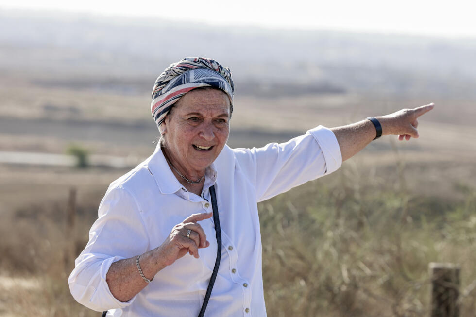 Daniella Weiss sur une colline surplombant Gaza