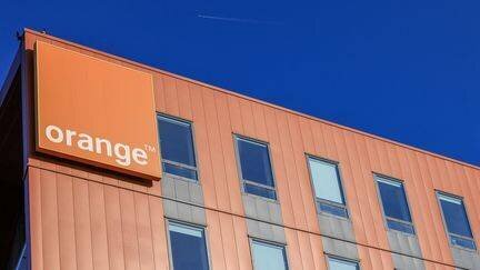 Les locaux d'Orange à Nantes (Loire-Atlantique), le 30 avril 2025. (LAETITIA NOTARIANNI / HANS LUCAS / AFP)
