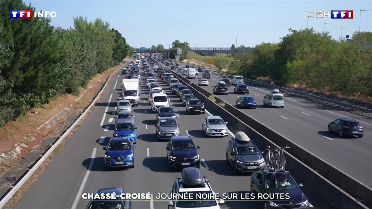 Embouteillages nombreux sur une route française en pleine journée de départs en vacances