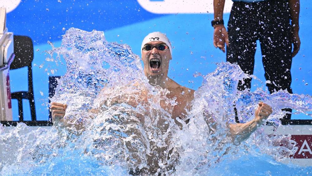 Maxime Grousset lors de sa victoire au 100 m papillon à Singapour