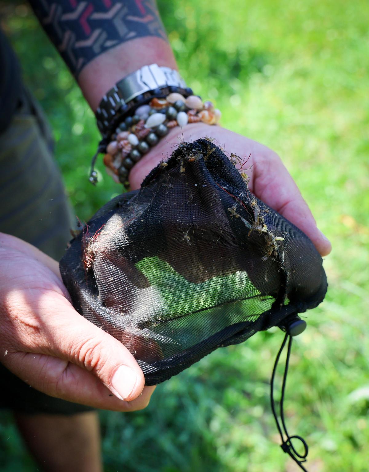 Un piège à moustiques, s’il est bien placé, peut s’avérer efficace. Il ne débarrasse pas à 100 % mais le fond du sac rempli des restes de moustiques atteste de son efficacité.
