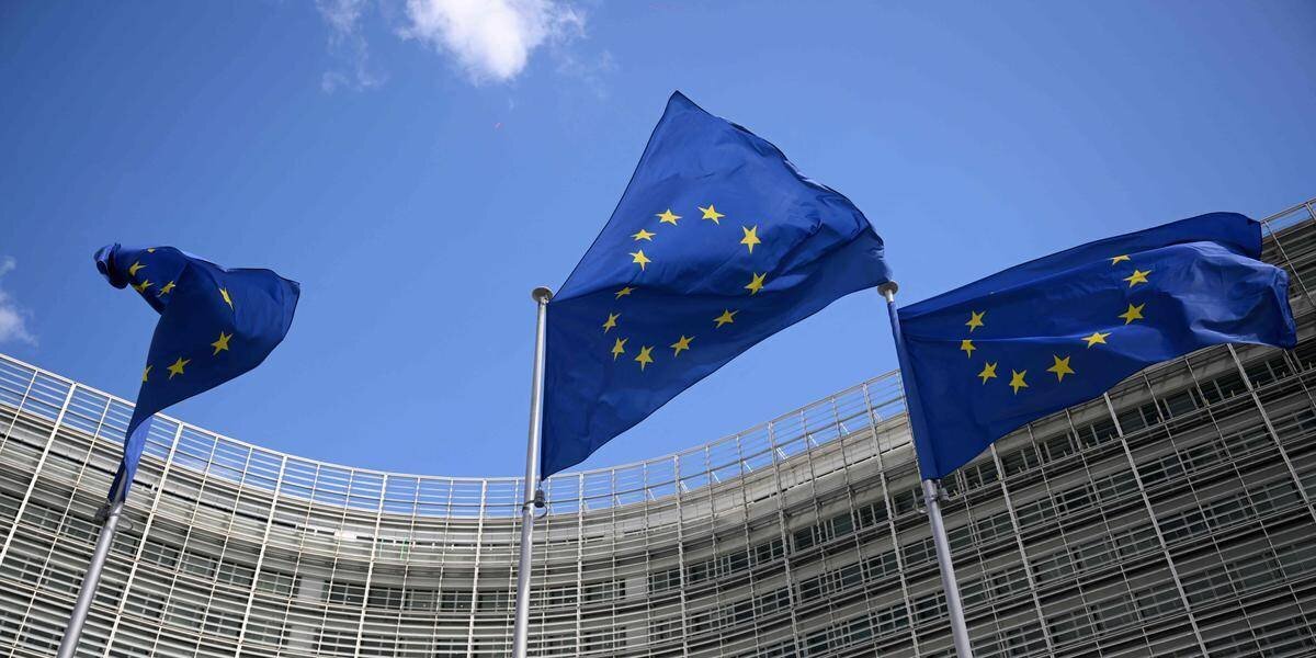 Panneau avec droits de douane à la frontière européenne