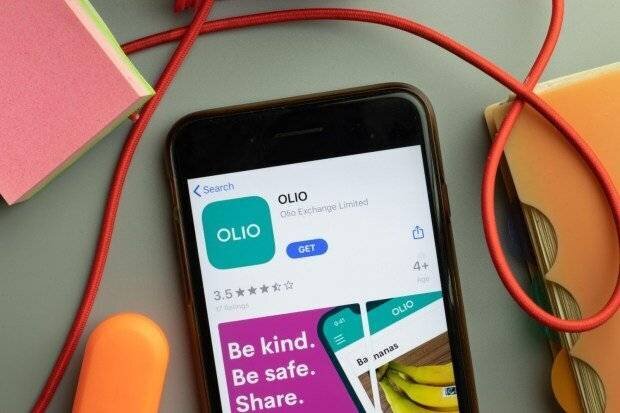 Logo de l'application OLIO sur un écran de téléphone, Illustratif Editorial.