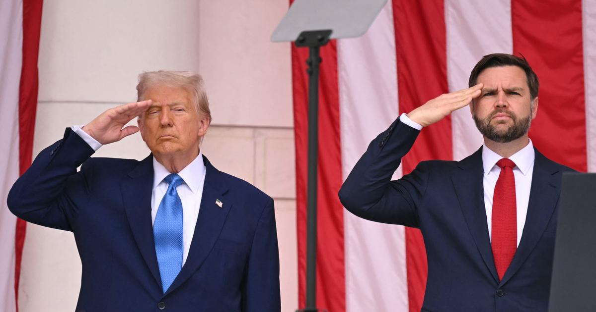 Donald Trump et J.D. Vance lors d'une conférence politique