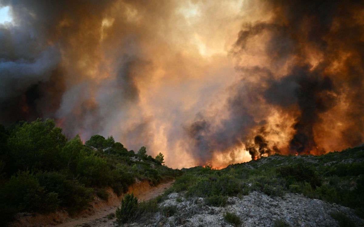 Flammes dans l'Aude, efforts de lutte contre l'incendie