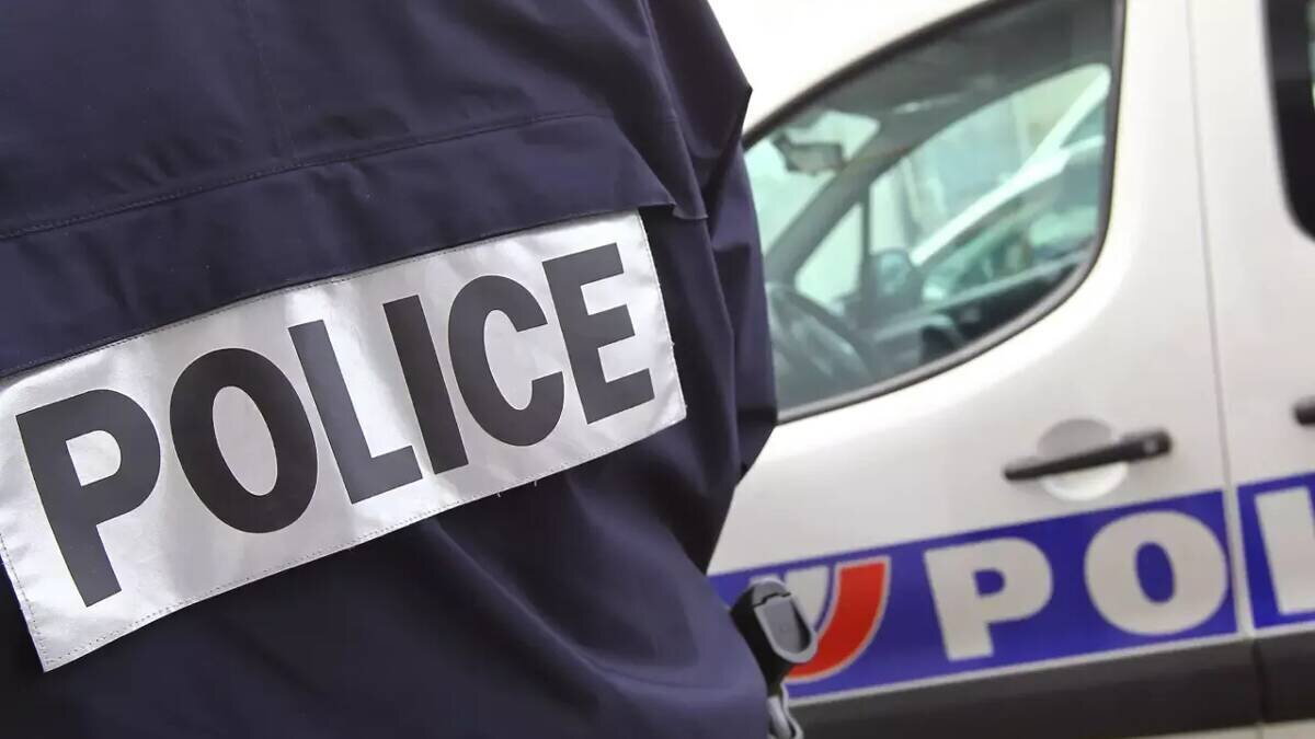 Policiers lors d'une intervention