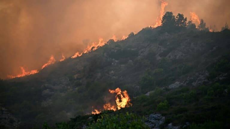 Important incendie dans l'Aude, ici près de Fontjoncouse, le 6 août 2025