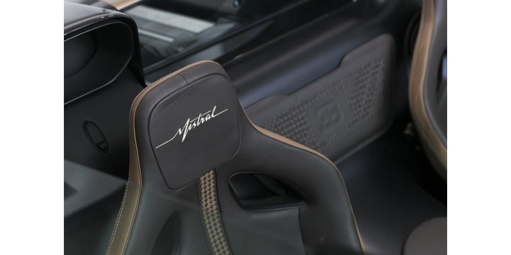 L'intérieur de la Bugatti W16 Mistral. Photo Thomas Toussaint
