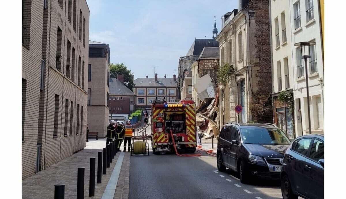 Immeuble s'effondre à Amiens, image des secours sur les lieux