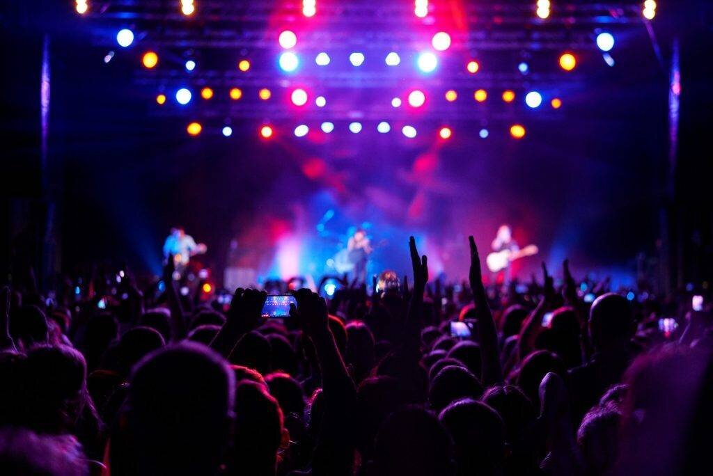 Concert Laura Cahen au Monastère royal de Brou