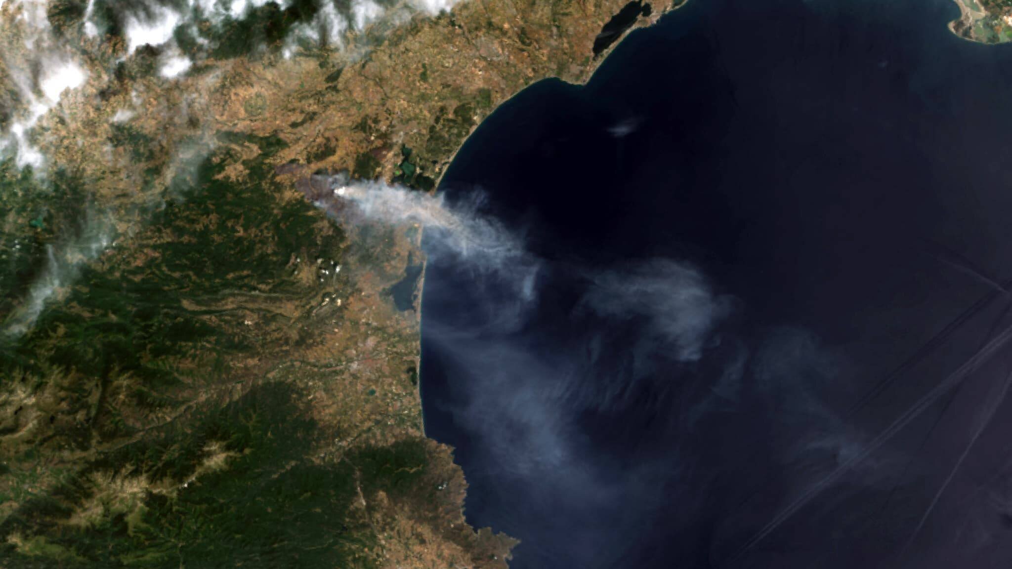 La vue satellite de la zone touchée par un incendie dans l'Aude, depuis le 5 août 2025.