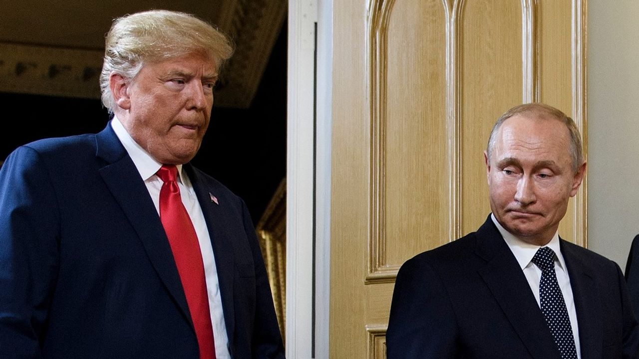 Trump et Poutine lors d'une rencontre internationale