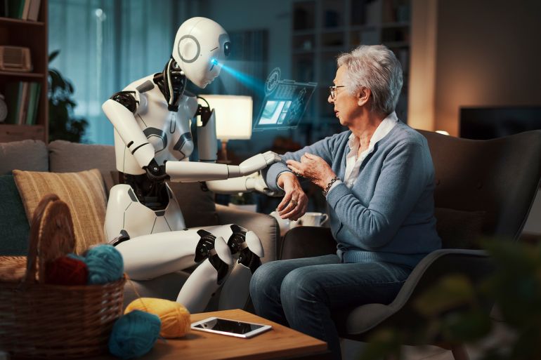 Assistant robotique pour une femme âgée diagnostiquant une douleur au coude grâce à la vision par rayons X